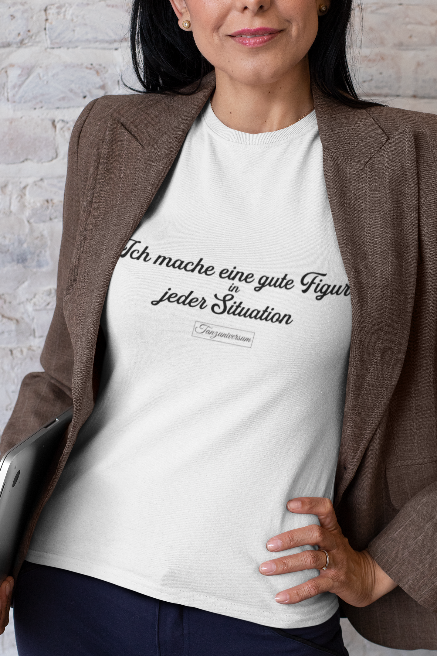 Business T-Shirt und Selbstbewusstsein im Büro Look, Büro T-Shirt Serie, Teil 2/3