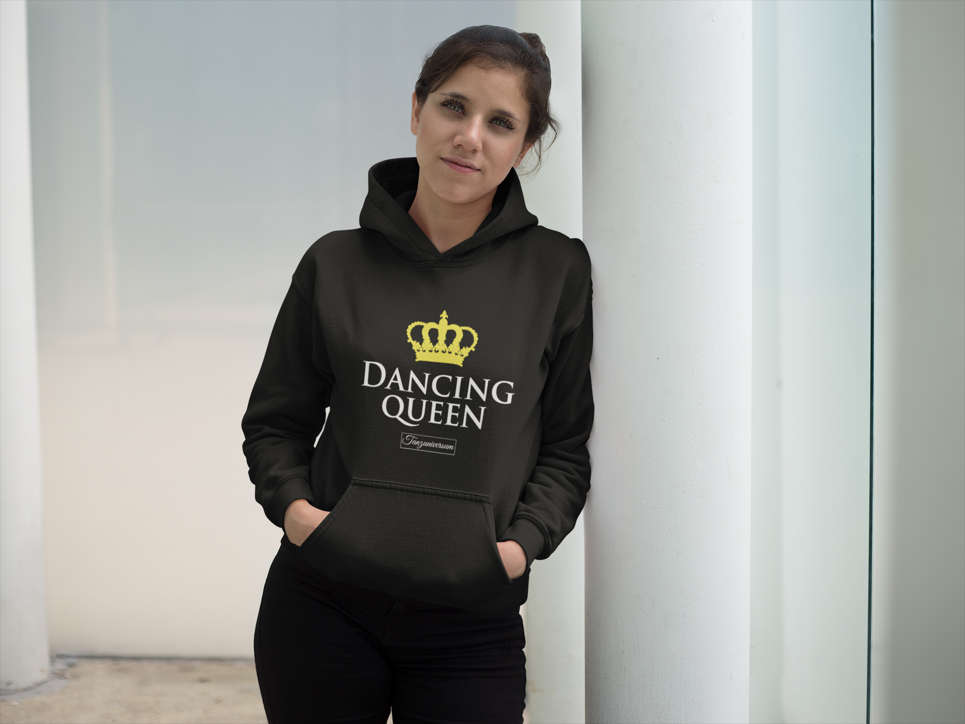 Dame in Dancing Queen Hoodie Schwarz Tanzuniversum