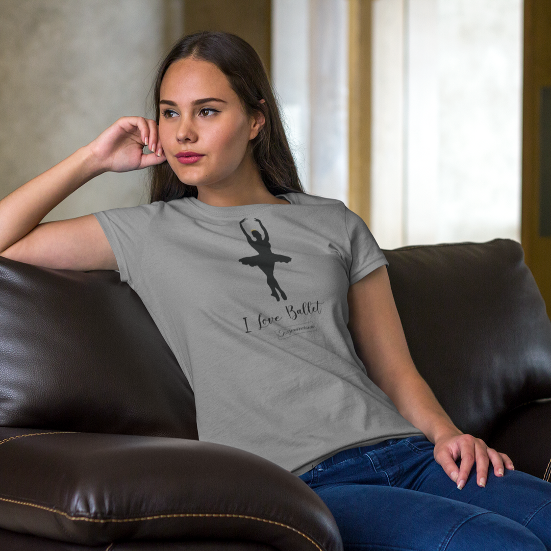 I love Ballett Damen T-Shirt mit stilvollem Design für Ballettliebhaberinnen.