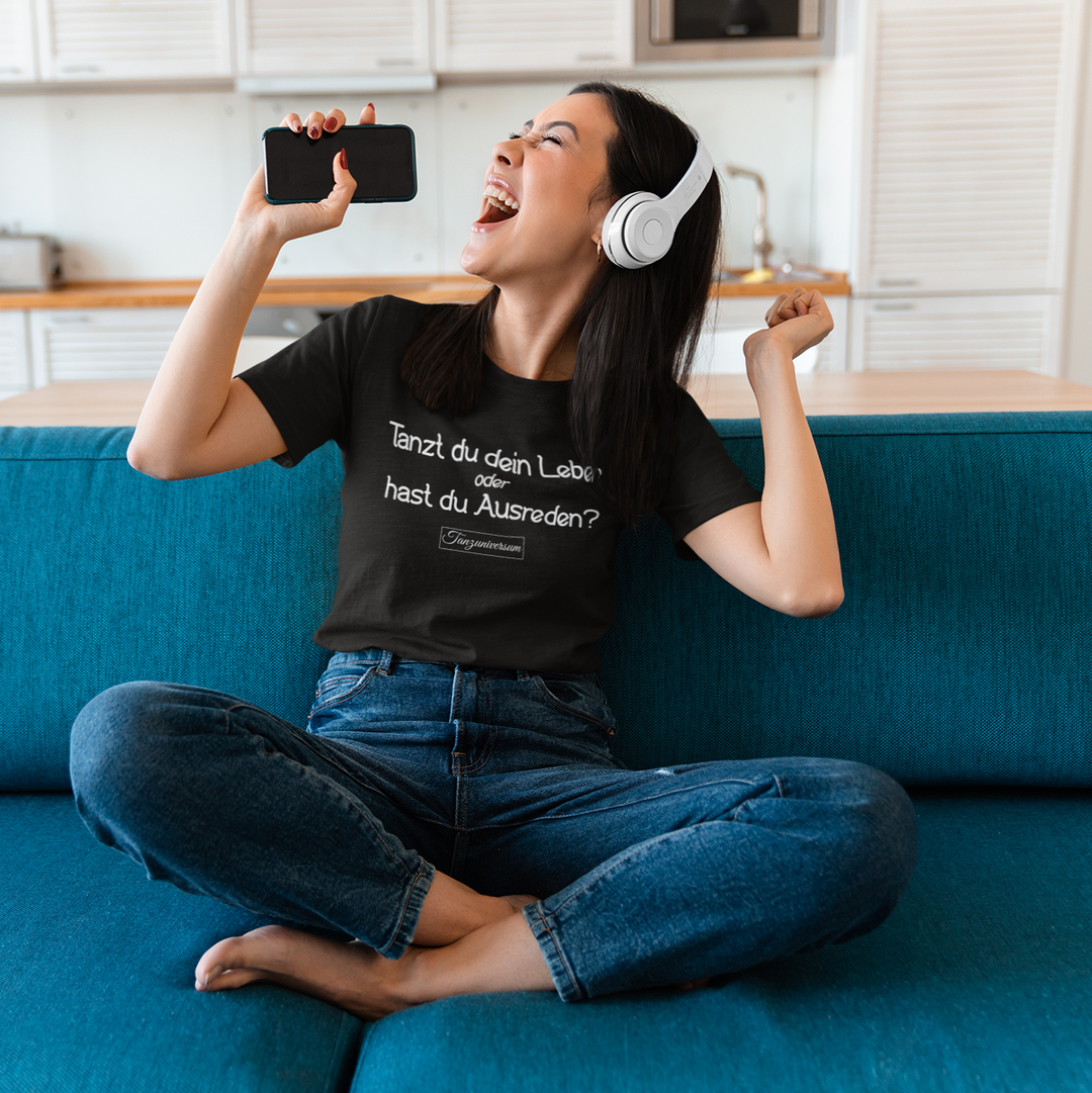 Ausreden T-Shirt Damen mit auffälligem Schriftzug und lustigem Tanzmotiv.