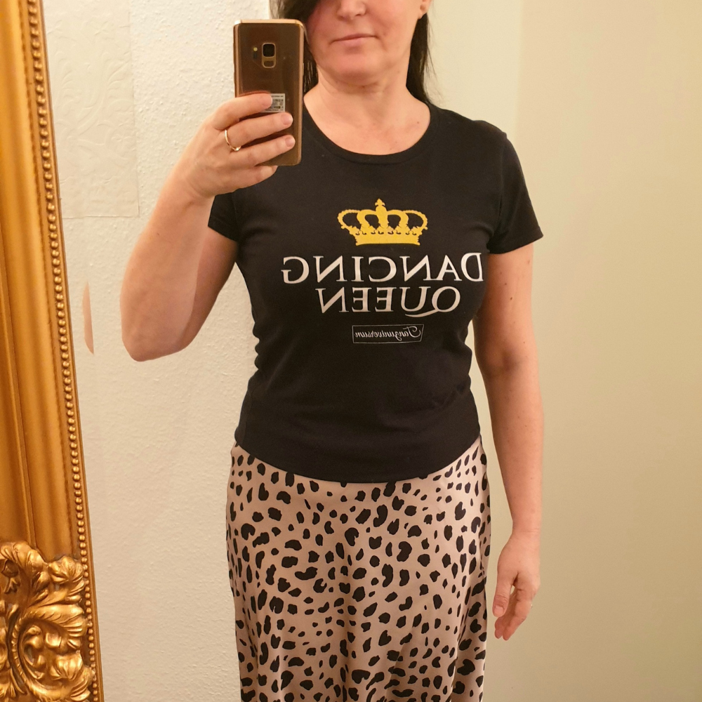Dancing Queen Damen T-Shirt als originelle Geschenkidee für Tänzerinnen und Tanzliebhaberinnen.