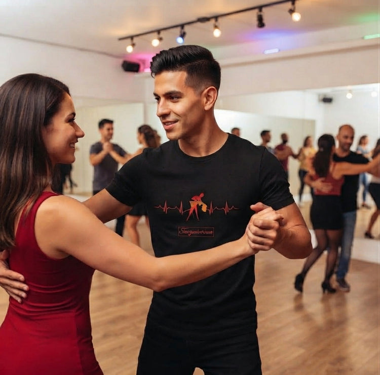 Herzschlag Tanz-Shirt Herren als stylisches Tanzoutfit für Training und Social Dance.